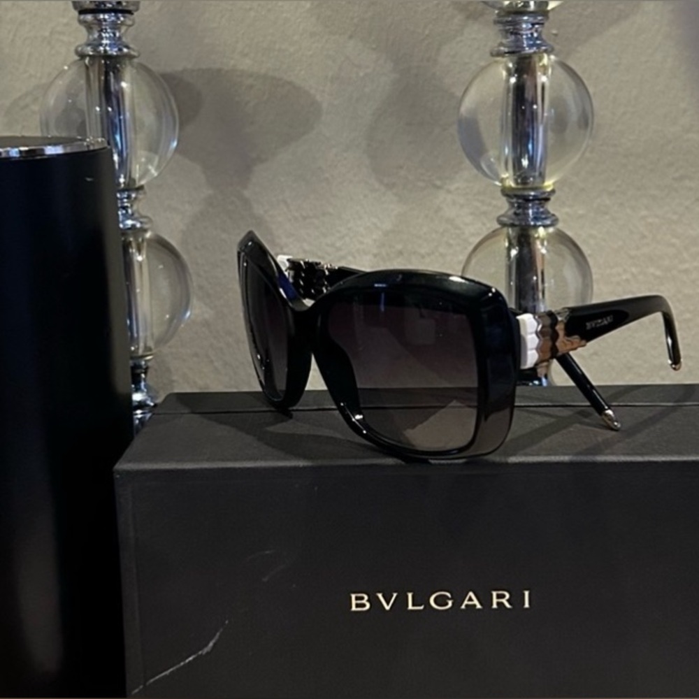 BVLGARI BLACK 8133 SUNGLASSES GOLD DETAILS-PRE-LOVED/GOOD CONDITION!😎